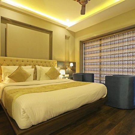 The Ivy Grand Hotel In City Centre With Free Secured Parking New Delhi Bagian luar foto
