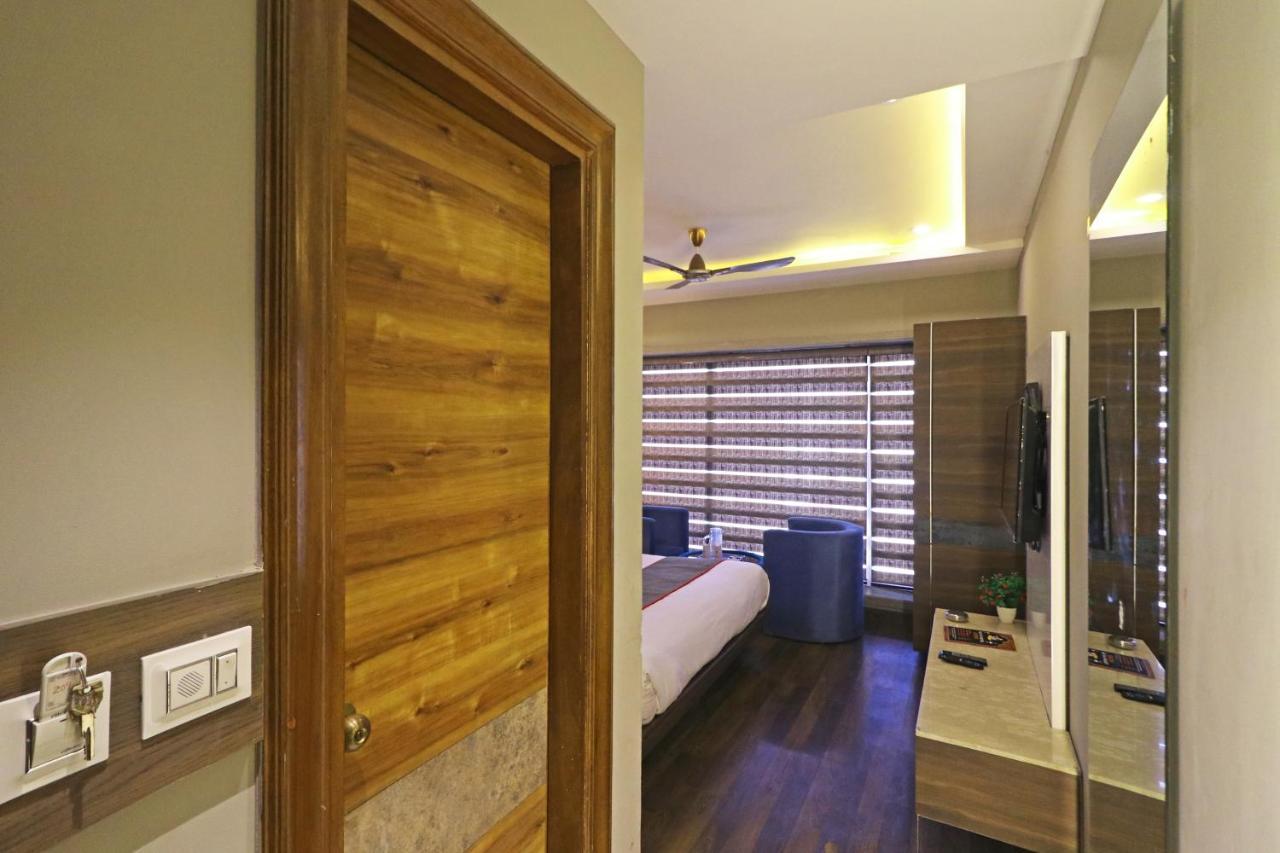 The Ivy Grand Hotel In City Centre With Free Secured Parking New Delhi Bagian luar foto