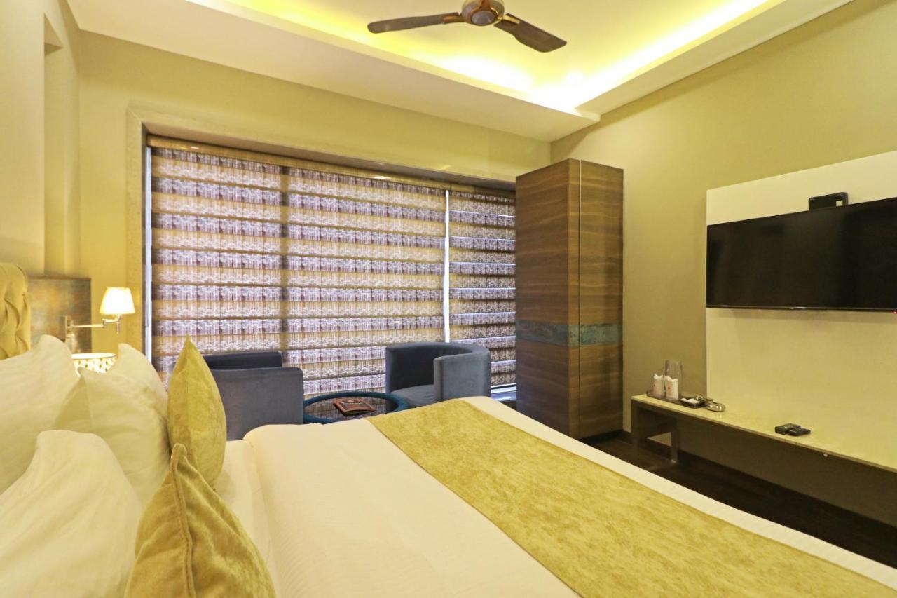 The Ivy Grand Hotel In City Centre With Free Secured Parking New Delhi Bagian luar foto