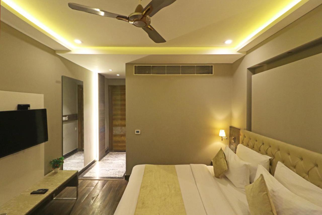 The Ivy Grand Hotel In City Centre With Free Secured Parking New Delhi Bagian luar foto