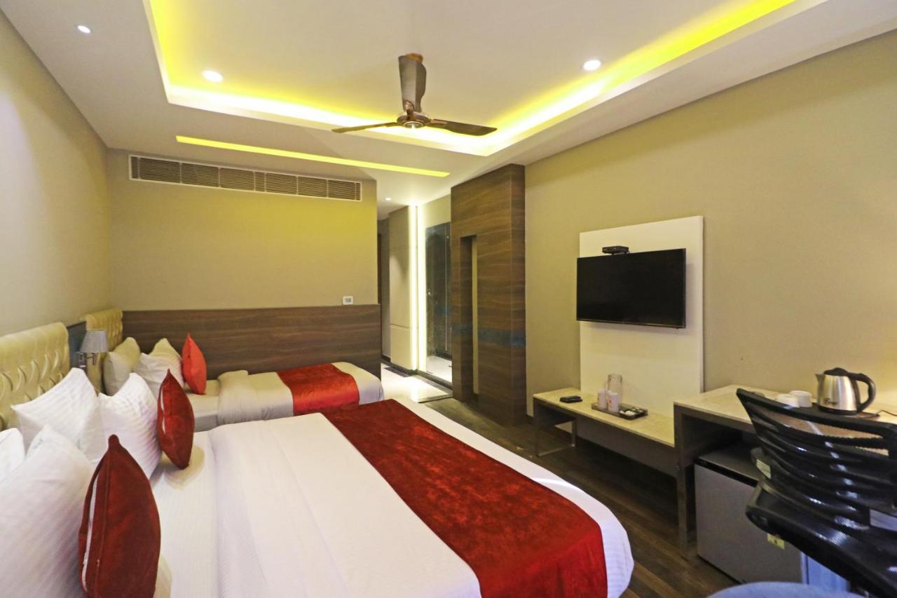 The Ivy Grand Hotel In City Centre With Free Secured Parking New Delhi Bagian luar foto