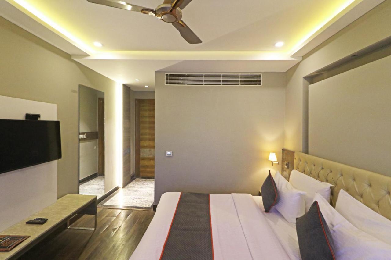 The Ivy Grand Hotel In City Centre With Free Secured Parking New Delhi Bagian luar foto