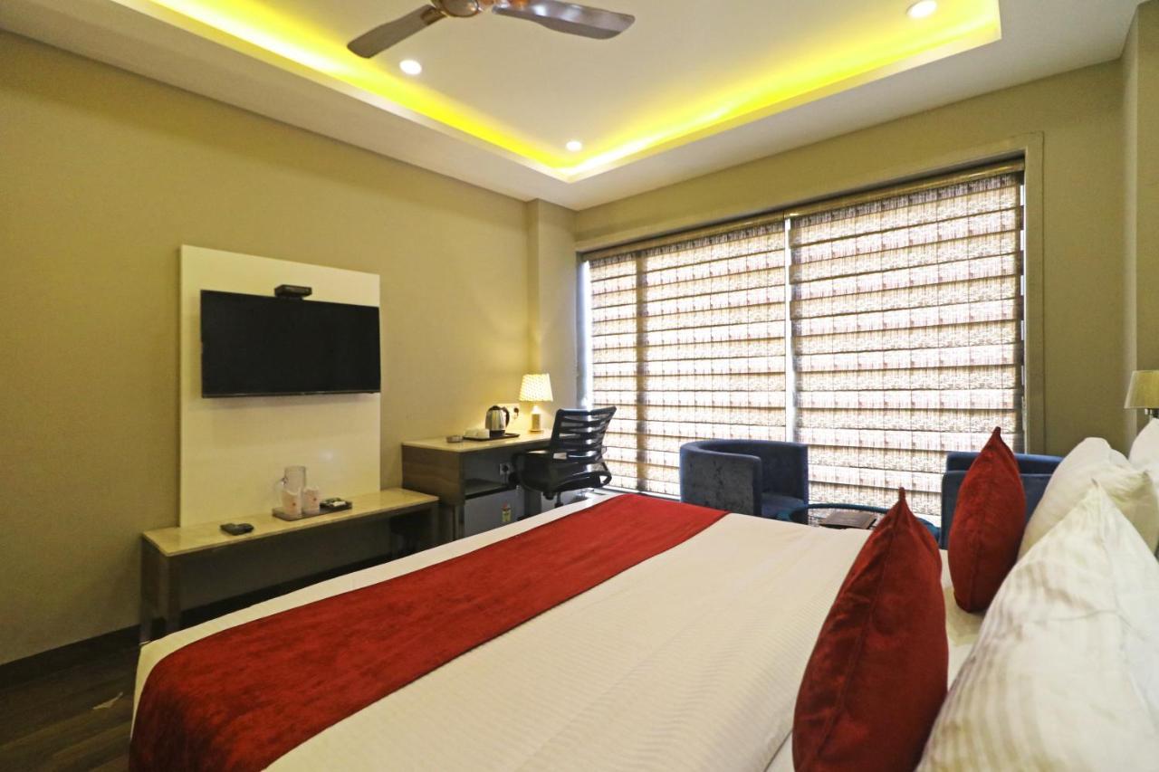 The Ivy Grand Hotel In City Centre With Free Secured Parking New Delhi Bagian luar foto