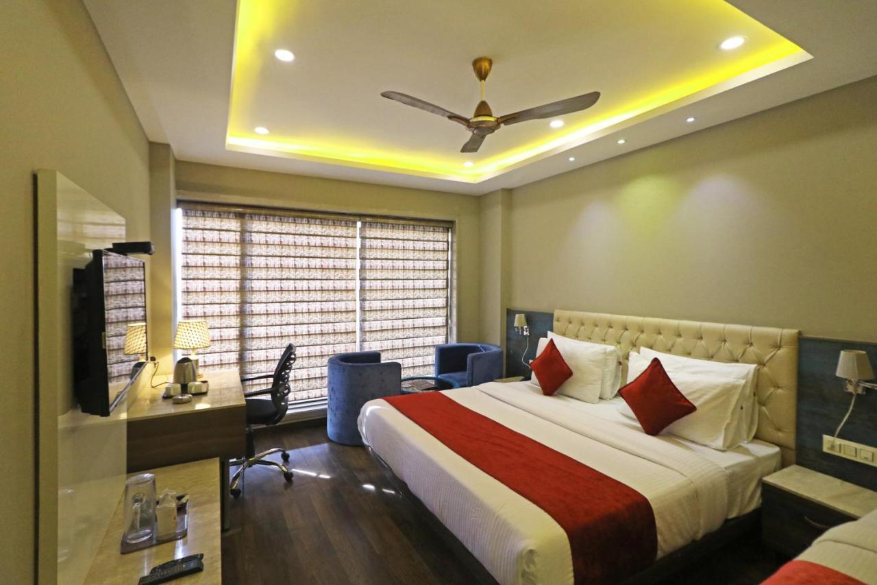 The Ivy Grand Hotel In City Centre With Free Secured Parking New Delhi Bagian luar foto