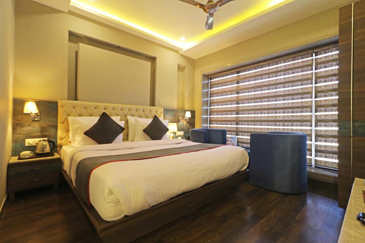 The Ivy Grand Hotel In City Centre With Free Secured Parking New Delhi Bagian luar foto