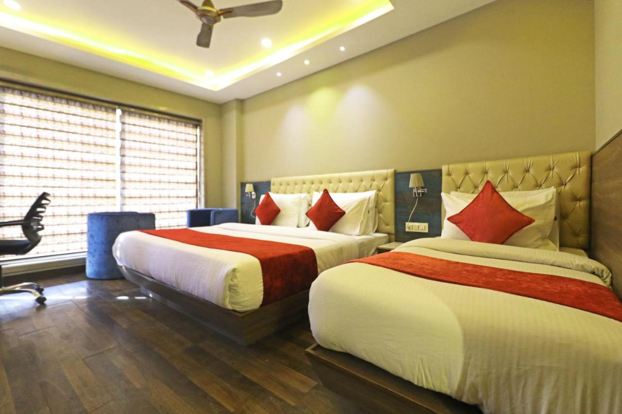 The Ivy Grand Hotel In City Centre With Free Secured Parking New Delhi Bagian luar foto