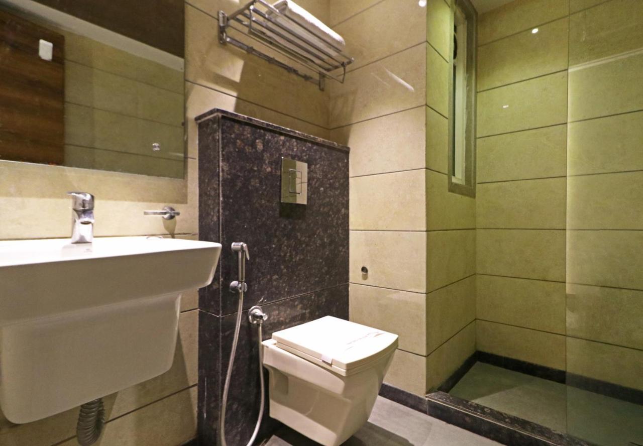 The Ivy Grand Hotel In City Centre With Free Secured Parking New Delhi Bagian luar foto
